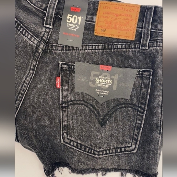 LEVI Midrise Charcoal Grey Jean Short SIZE 27 - Picture 3 of 4